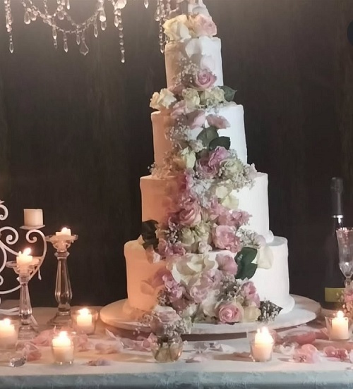 Torta chantilly su 4 piani